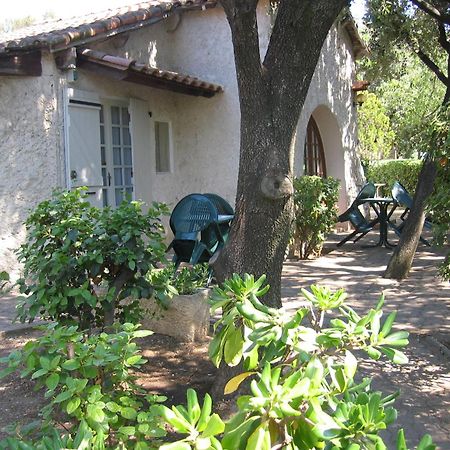 Le Petit Manoir Logis Hotel Les Angles  Exterior foto