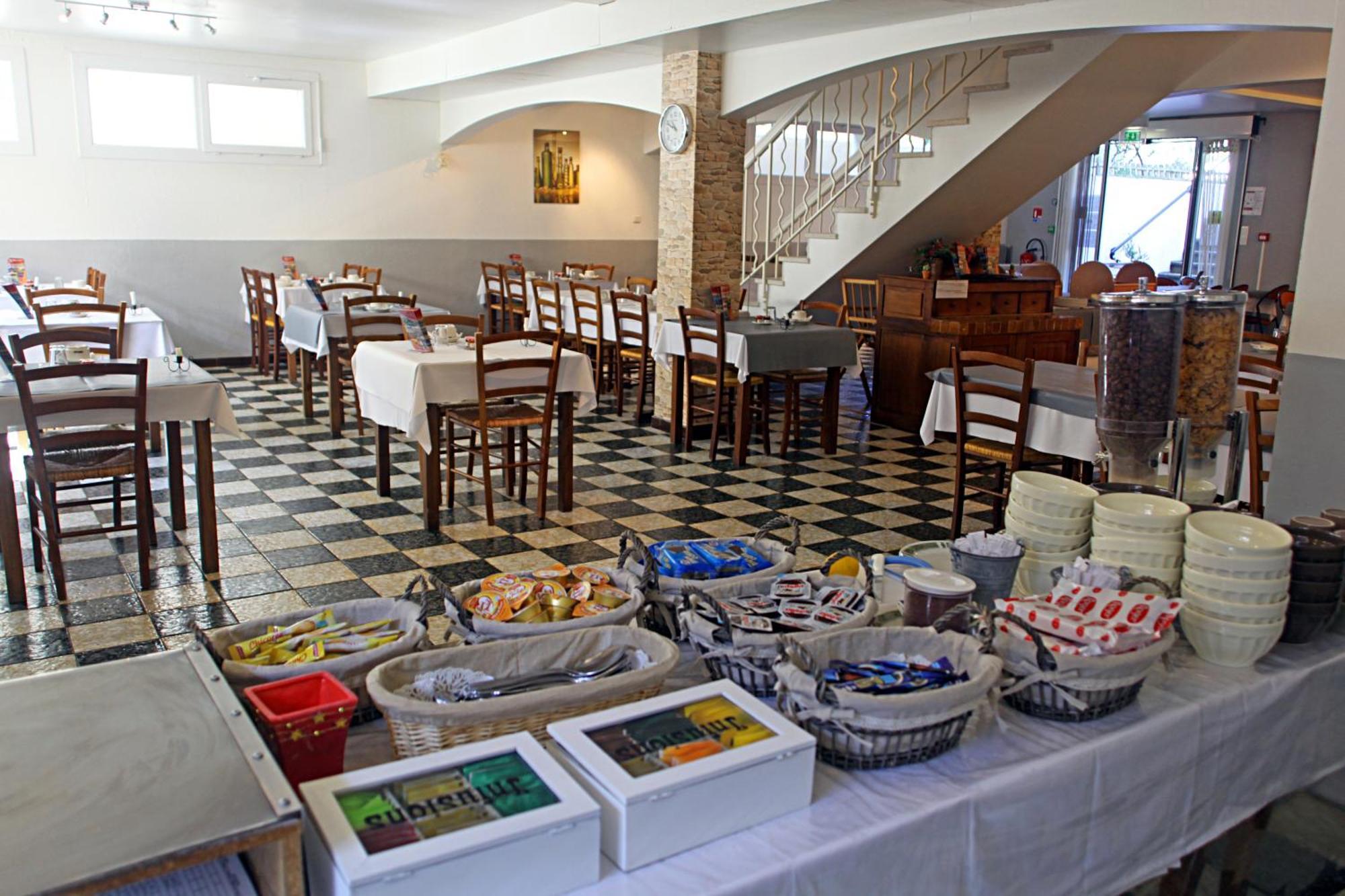 Le Petit Manoir Logis Hotel Les Angles  Exterior foto