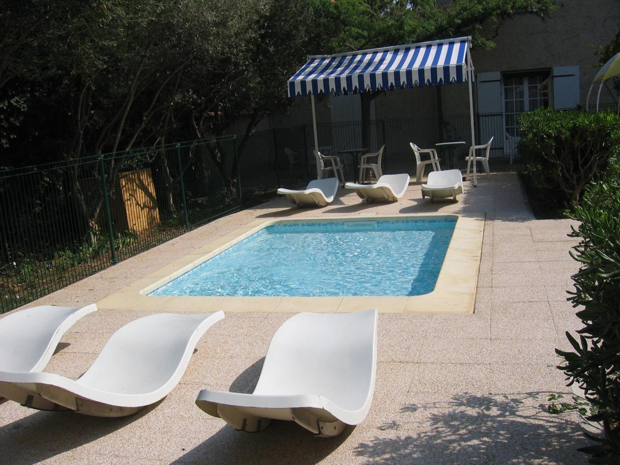 Le Petit Manoir Logis Hotel Les Angles  Exterior foto