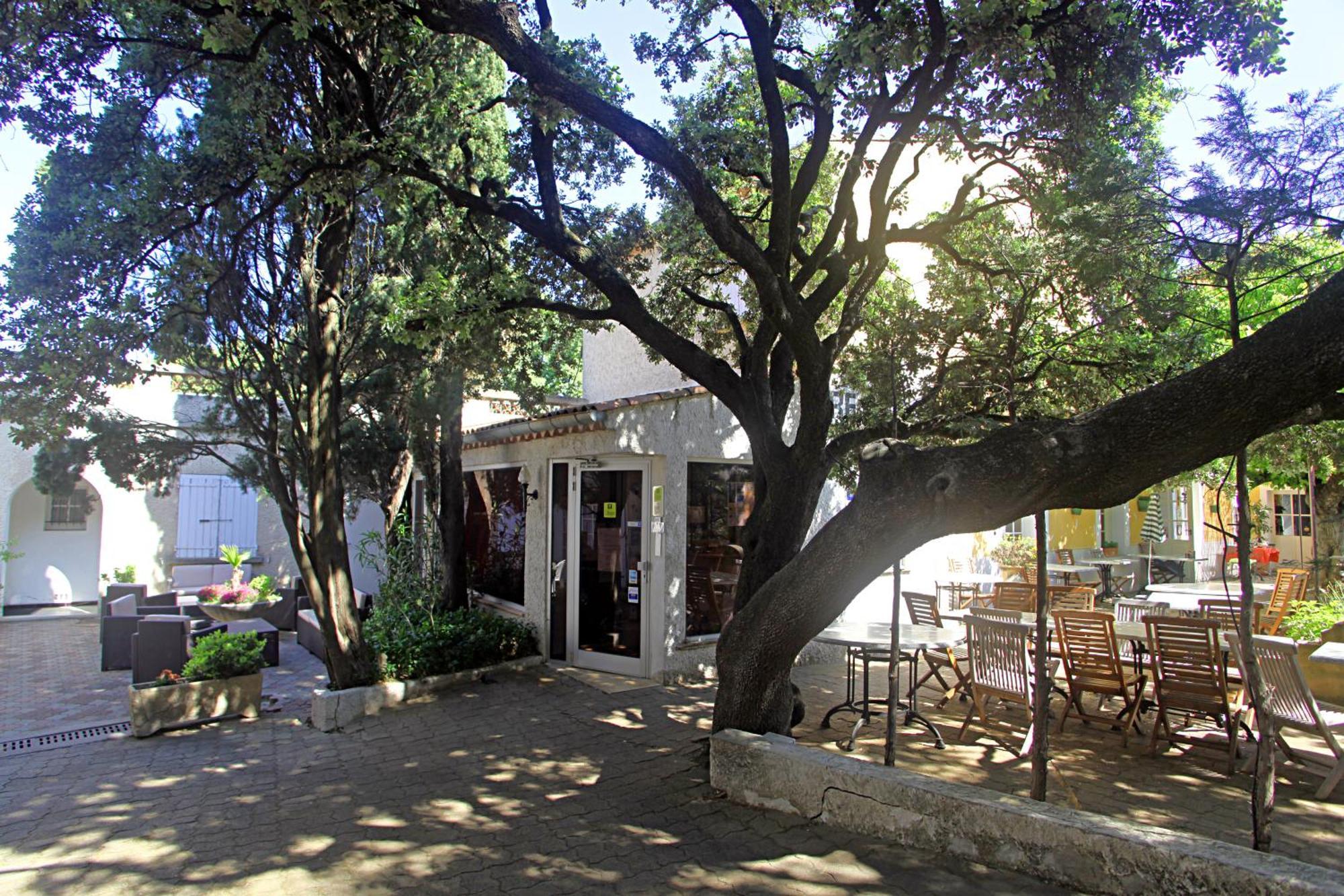 Le Petit Manoir Logis Hotel Les Angles  Exterior foto