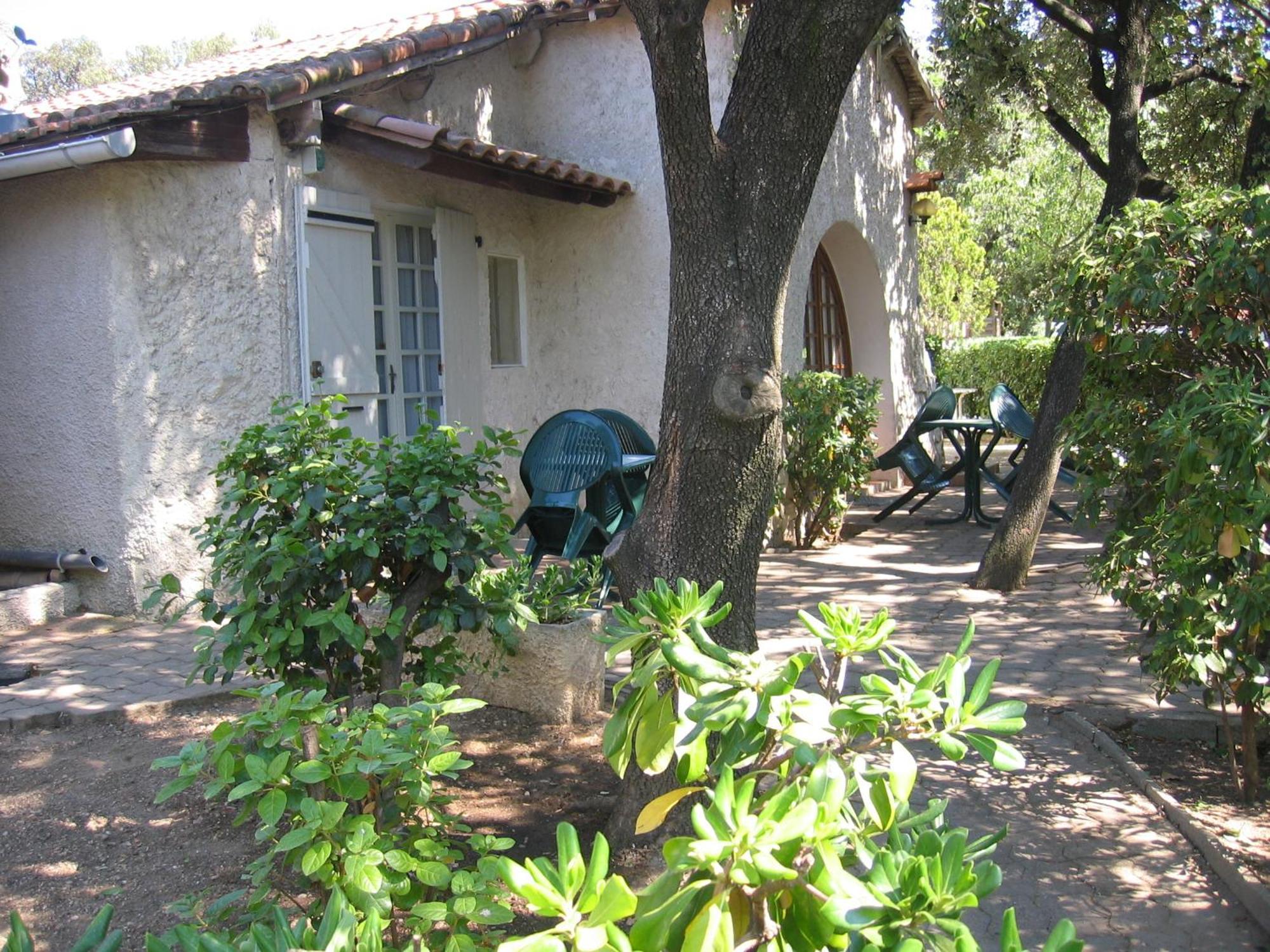 Le Petit Manoir Logis Hotel Les Angles  Exterior foto